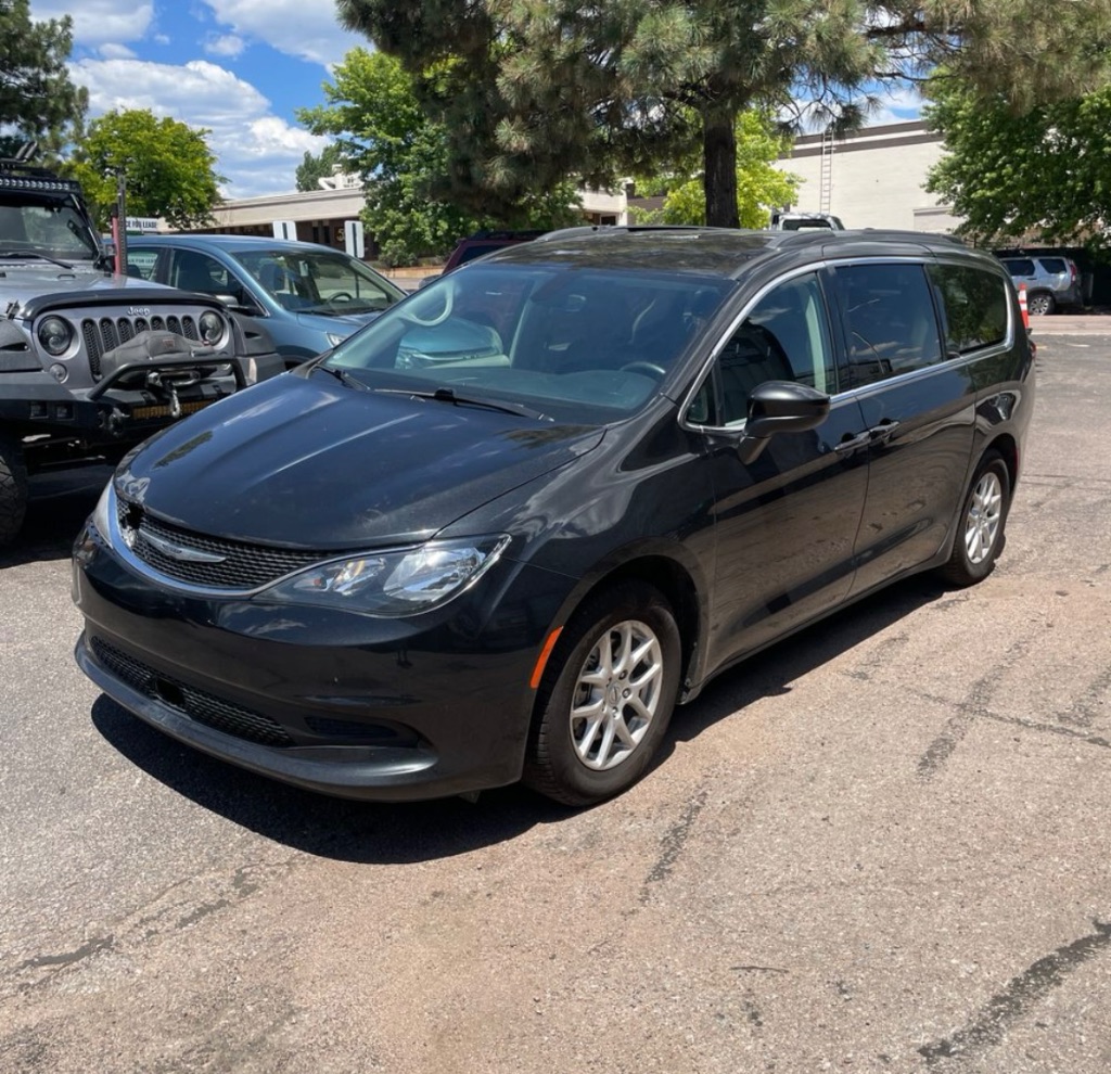 2021 Chrysler Voyager's photo