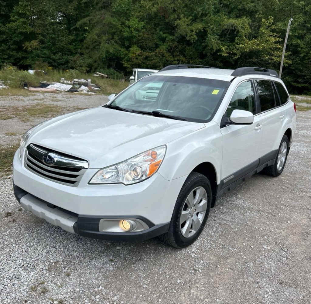 2012 Subaru Outback Premium's photo