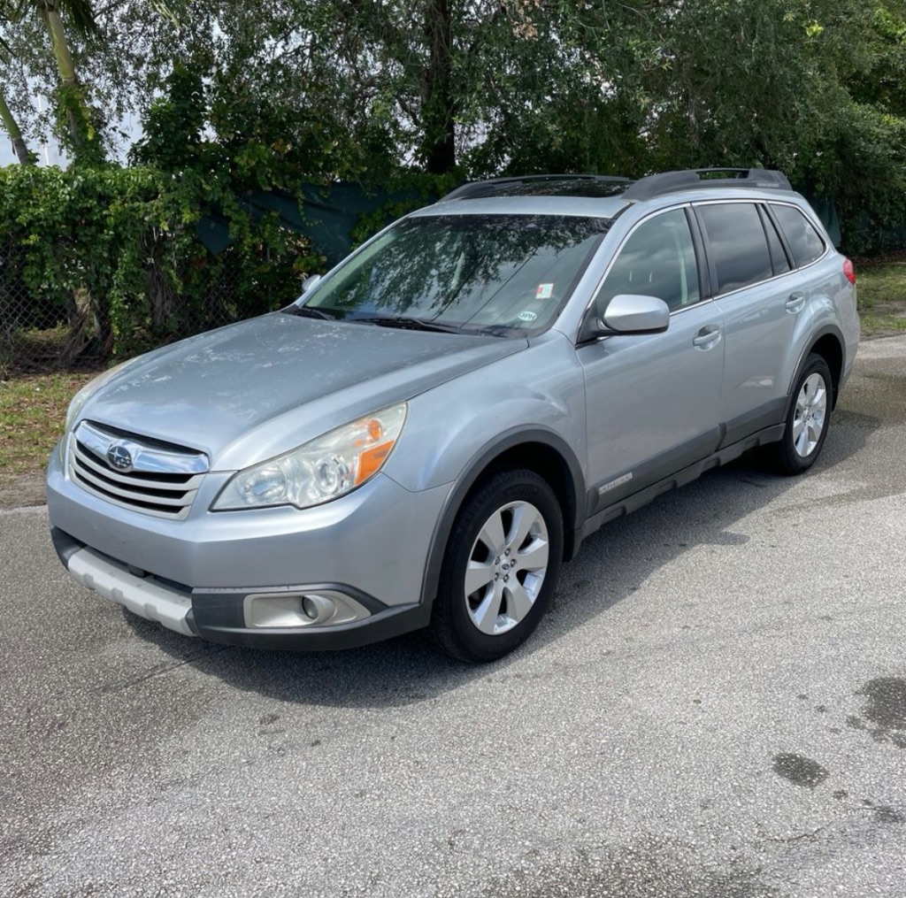 2012 Subaru Outback Limited's photo