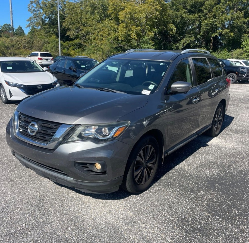 2017 Nissan Pathfinder SL