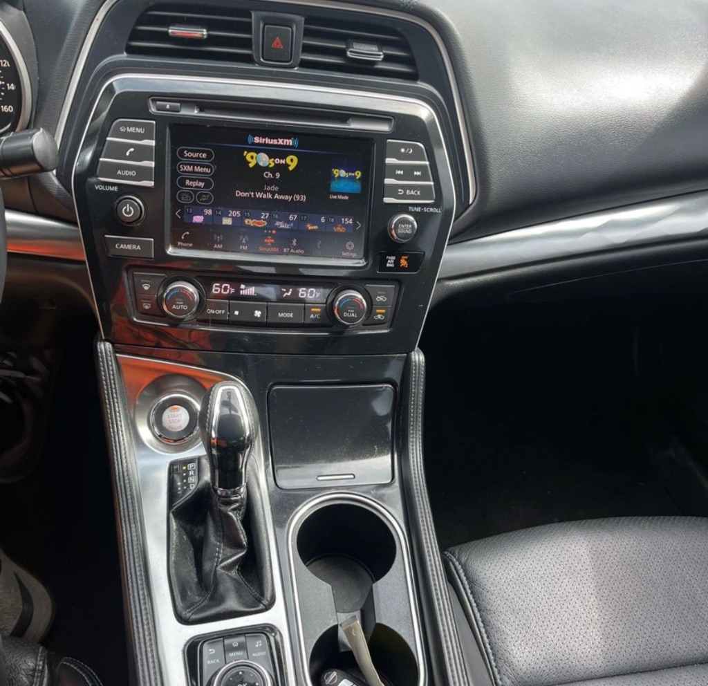 2019 Nissan Maxima S photo 17